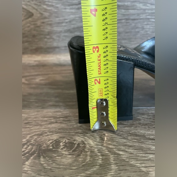 Vince Camuto Sandals *Flaw - Picture 12 of 16